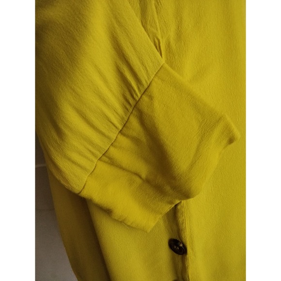 3/$15 RD + Koko Yellow V-neck Button Front Open Back Blouse Women's Size M - Picture 5 of 10